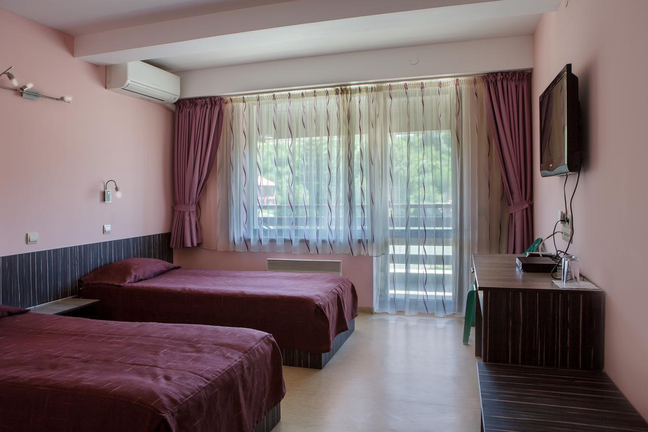 Family Hotel Kipra Eksteriør billede