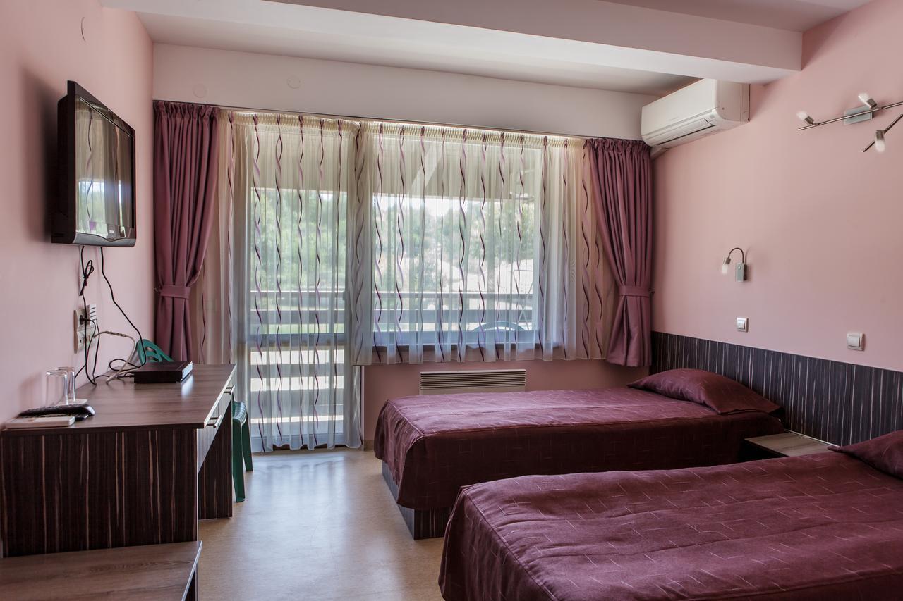 Family Hotel Kipra Eksteriør billede